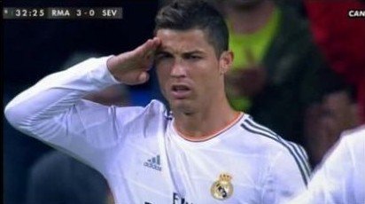 C罗享传奇待遇 伯纳乌比赛第9分钟唱C罗赞歌