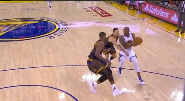 三节:德拉掏蛋惹怒一哥 骑士勇士险爆发冲突