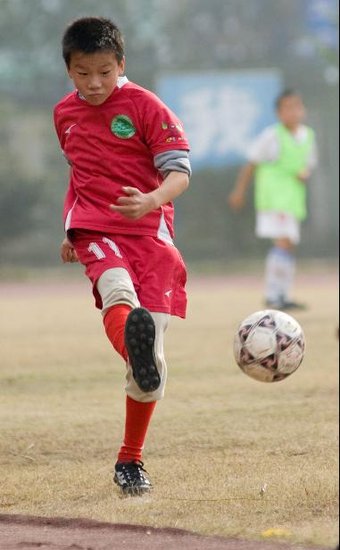 校园足球希望之星杭州滨兴学校来淼淼