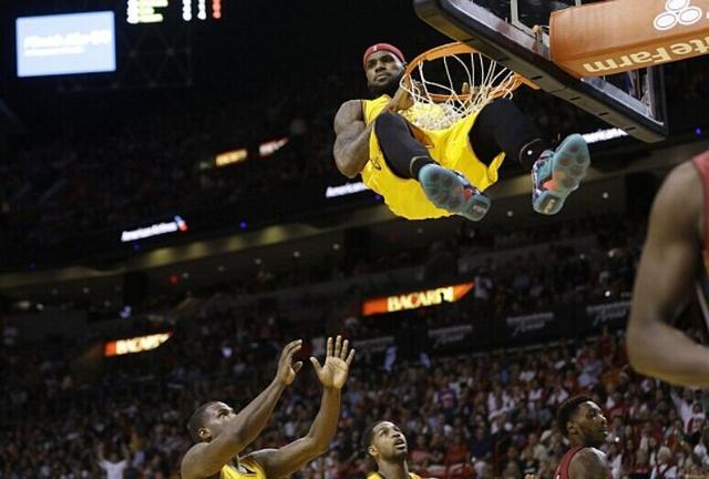 詹皇篮下终结能力媲美内线詹姆斯 杜兰特动作