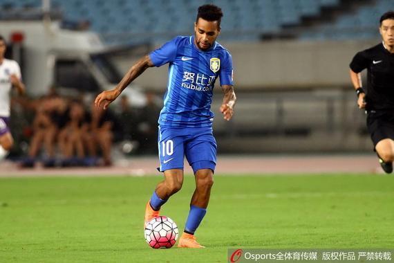 特谢拉携队友录制蒙眼踢球视频 致敬盲人足球