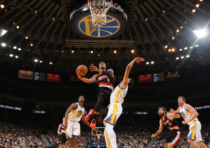 利拉德三分9中1狂打铁 大心脏?库里不给机会