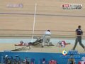 视频：自行车积分赛决赛现意外 三选手摔倒