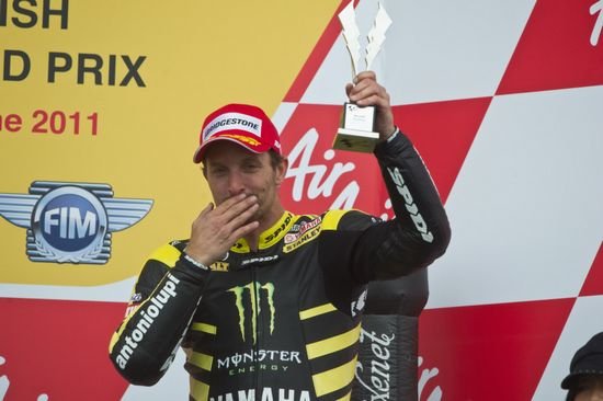 MotoGP-斯通纳银石登顶 罗西第6美国车手摔伤