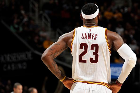 0.4秒神奇连线詹皇速攻 19+7今夜他甘当配角_体育_腾讯网