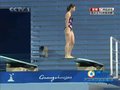 视频：跳水女子三米板决赛 何姿轻松第一跳