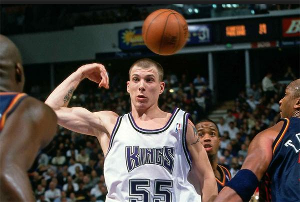 白巧克力出战超级企鹅名人赛 华丽控卫风骚依旧_NBA_华体即时比分直播网