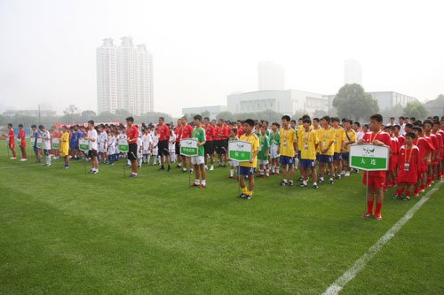 全国青少年校园足球夏令营在秦皇岛基地开营
