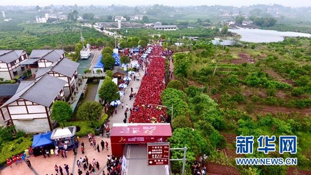新华网：马拉松热释放中国社会三大积极信号