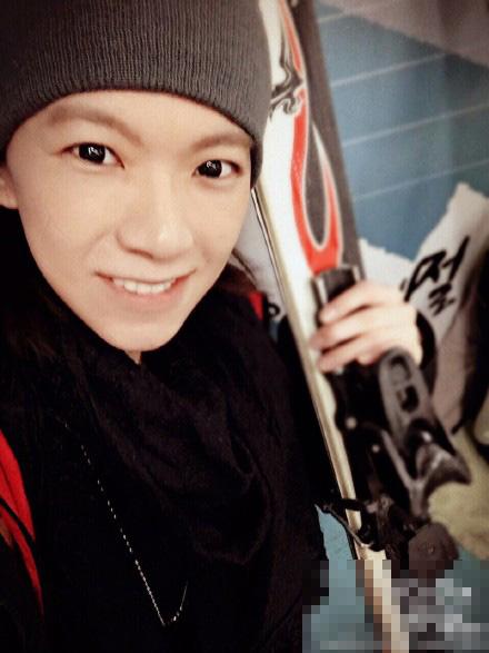 歌手张芸京滑雪摔伤 雪地被托运想回台北(图)
