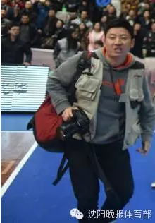 李晓旭退场遭马甲男偷袭 比赛监督都去哪了？