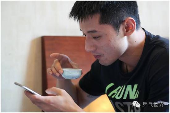 宿舍里的张继科:爱洗澡 爱睡觉 爱唱BIGBANG