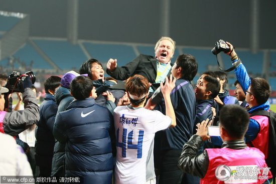 阿里汉避谈离职传言 直言中国足球环境在变好