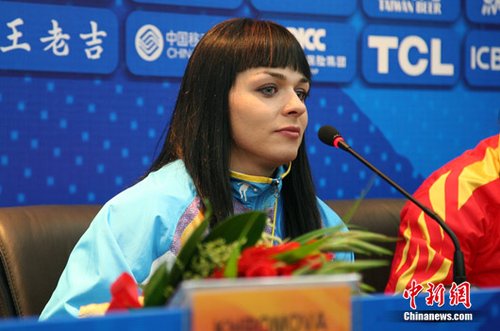 哈萨克斯坦美女大力士俄罗斯“制造”