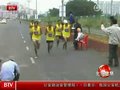 视频：印度举办全球首届赤脚半马拉松比赛