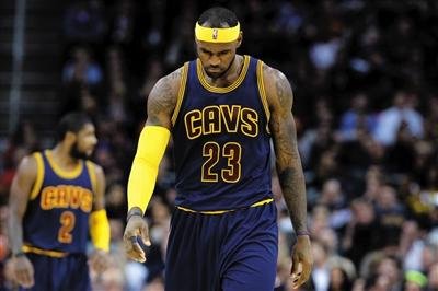 NBA:詹姆斯表现低迷 威少右手掌骨折