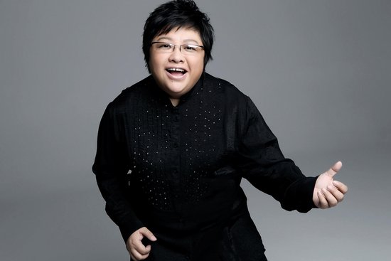 韩红携手姚明同唱国歌 放歌《天路》助力慈善_体育_腾讯网