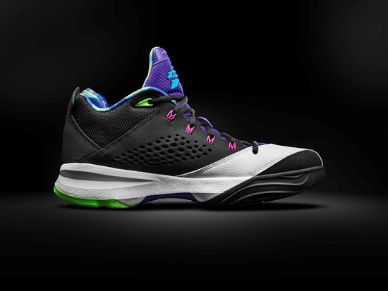 brand与保罗携手推出cp3.vii