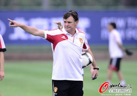 国足vs加纳前瞻:恒大帮亮剑 卡马乔考察新人