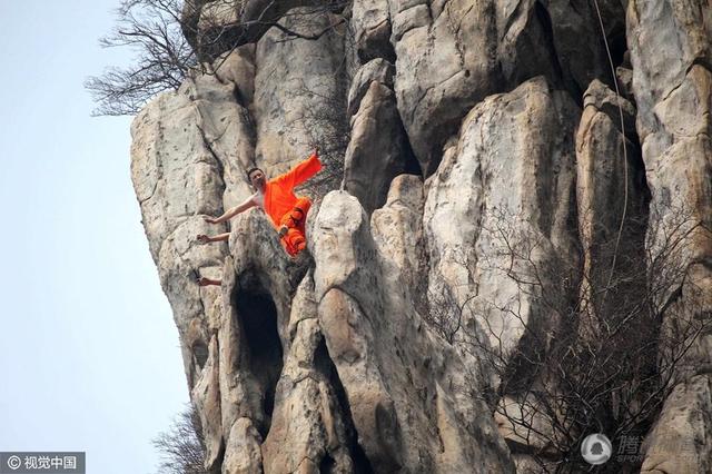 少林武僧千米懸崖“飛檐走壁” 神功遭質疑PS