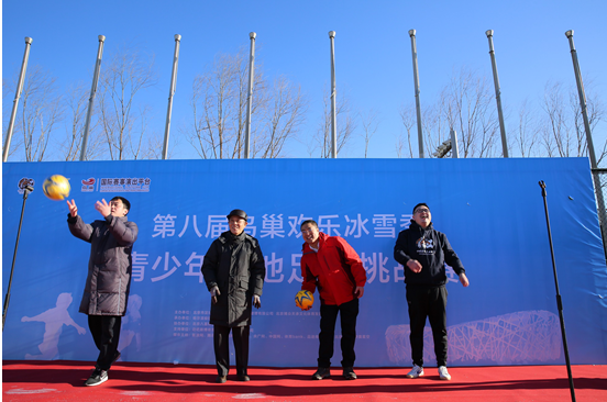 中国雪地足球联赛亮相鸟巢 有数十支队伍参加