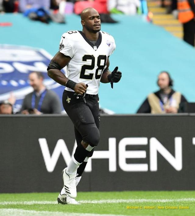 NFL前第一跑卫山穷水尽 主帅却不停为其开脱