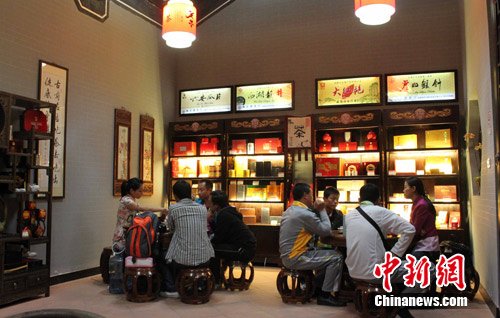 亚运村现中国特色茶馆 免费喝名茶数百人光临