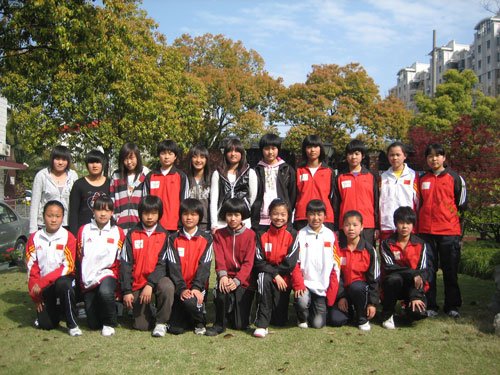 与世界有约--上海梅陇中学女子足球队