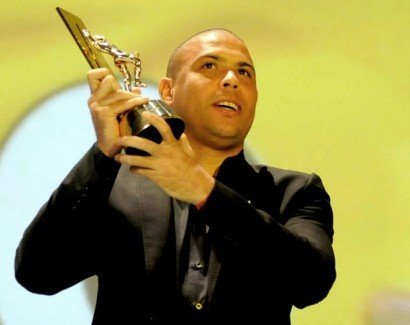 罗纳尔多获巴甲传奇巨星奖 望与阿德共夺冠军