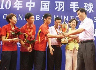 青岛啤酒队夺得2010中国羽毛球超级联赛冠军