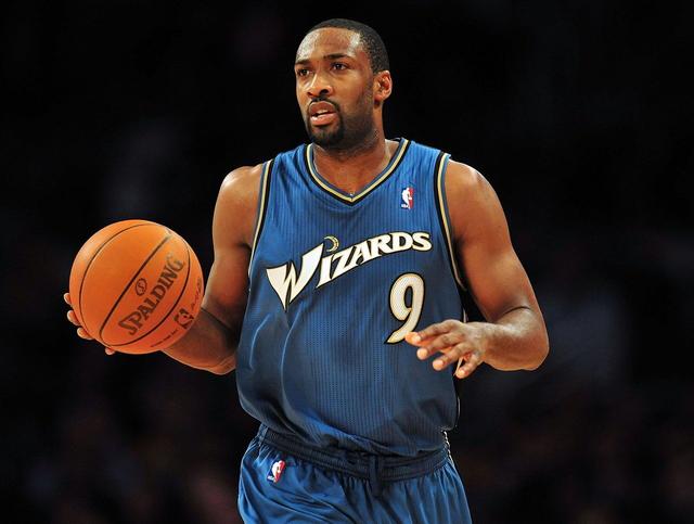 60分先生被盗210万美元 前助理行窃购房买车