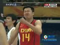 视频：男篮决赛 王治郅打三分拍胸怒吼