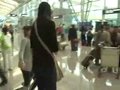 视频：赵蕊蕊单人抵达广州 行色匆忙走出机场