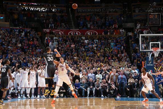 杜兰特不屑库里神奇绝杀常规赛 常规赛这种球