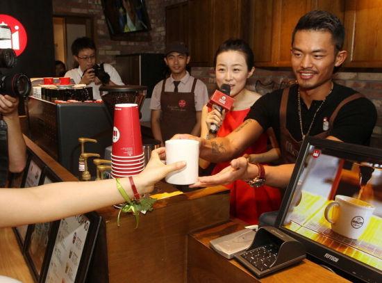 林丹开咖啡店自认有商业头脑 要打到里约奥运