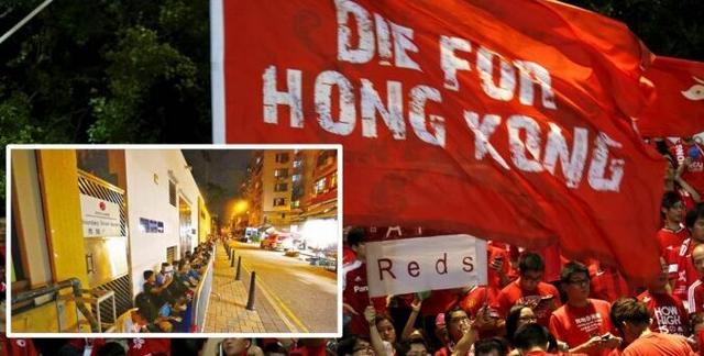 香港球迷彻夜排队抢世预赛门票 场面堪比春运