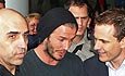 Beckham est arrivé à l'aéroport recherchés par la police australienne a envoyé les spectateurs