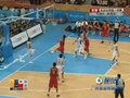 视频：男篮小组赛 朱芳雨外线进攻投中三分