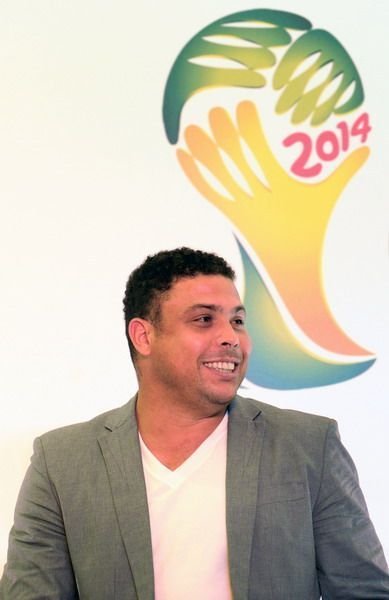 盘点从政巨星:罗纳尔多传奇 普拉蒂尼剑指fifa_