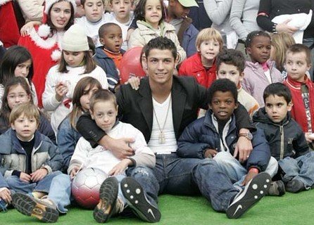 皇马1哥取消度假做慈善 c罗:愿为儿童做些事