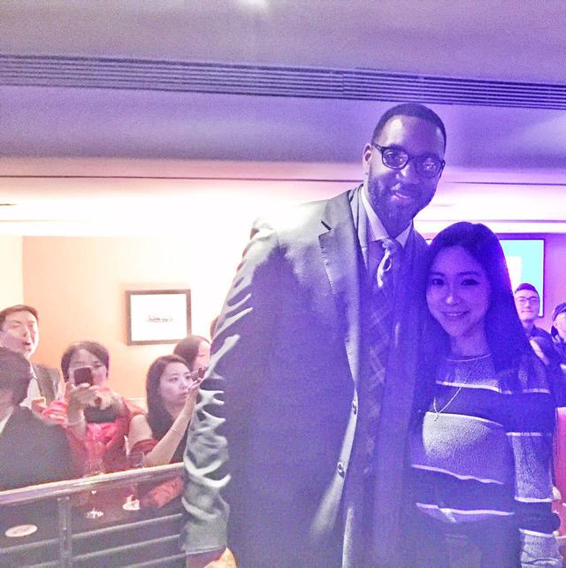 周玲安采访哈登库里 女主播MVP重返休城