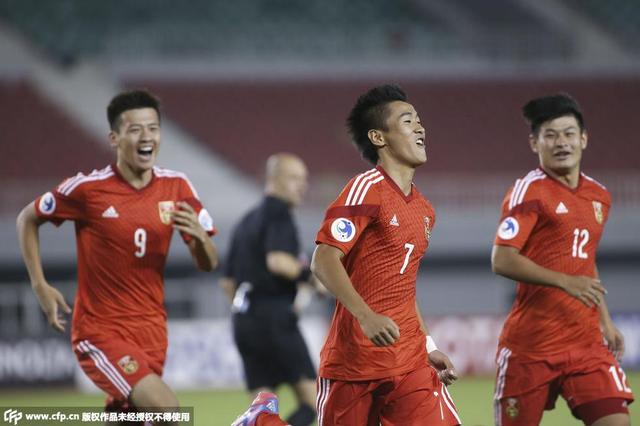 粤媒:留洋是条捷径 中国足球需借鸡生蛋