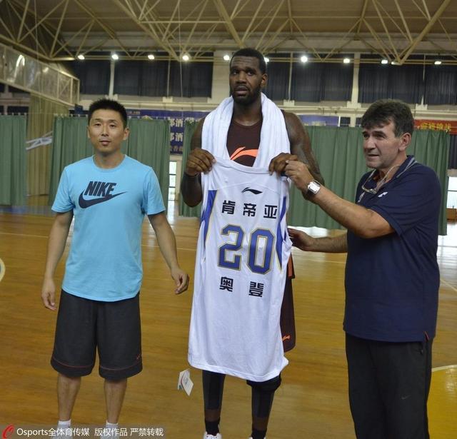 名嘴:奥登在中国走出哀伤 他是CBA最强中锋