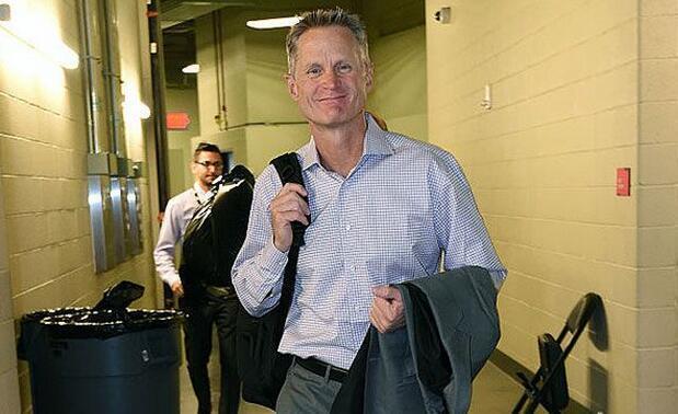 科尔批评裁判被罚2.5万美元 怒斥其不吹走步