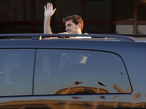 卡西抵达波尔图 新赛季身披12号球衣征战葡超