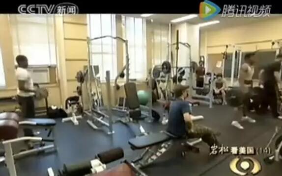 白岩松探访科比母校 揭秘怎样的中学塑造传奇