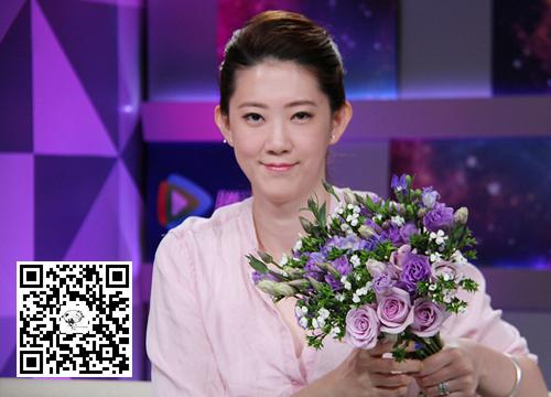 场外:女排名将薛明做客 现场秀插花技艺_体育_腾讯网