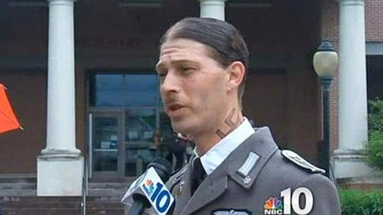 曼城队长怒斥蠢父 儿童节穿纳粹军服争监护权_体育_腾讯网