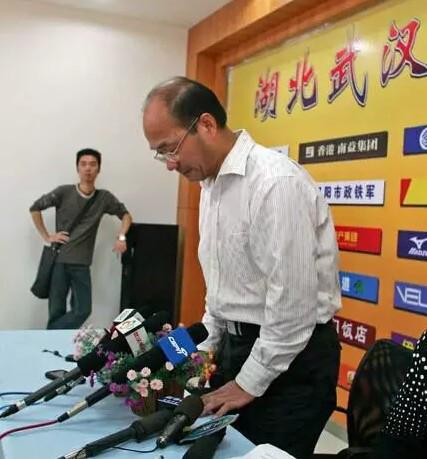 保定容大退赛风波 是给中国足球亮出黄牌警告