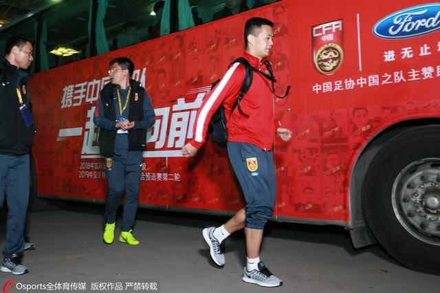  黄博文 含泪接受采访:我们要去12强比划比划_体